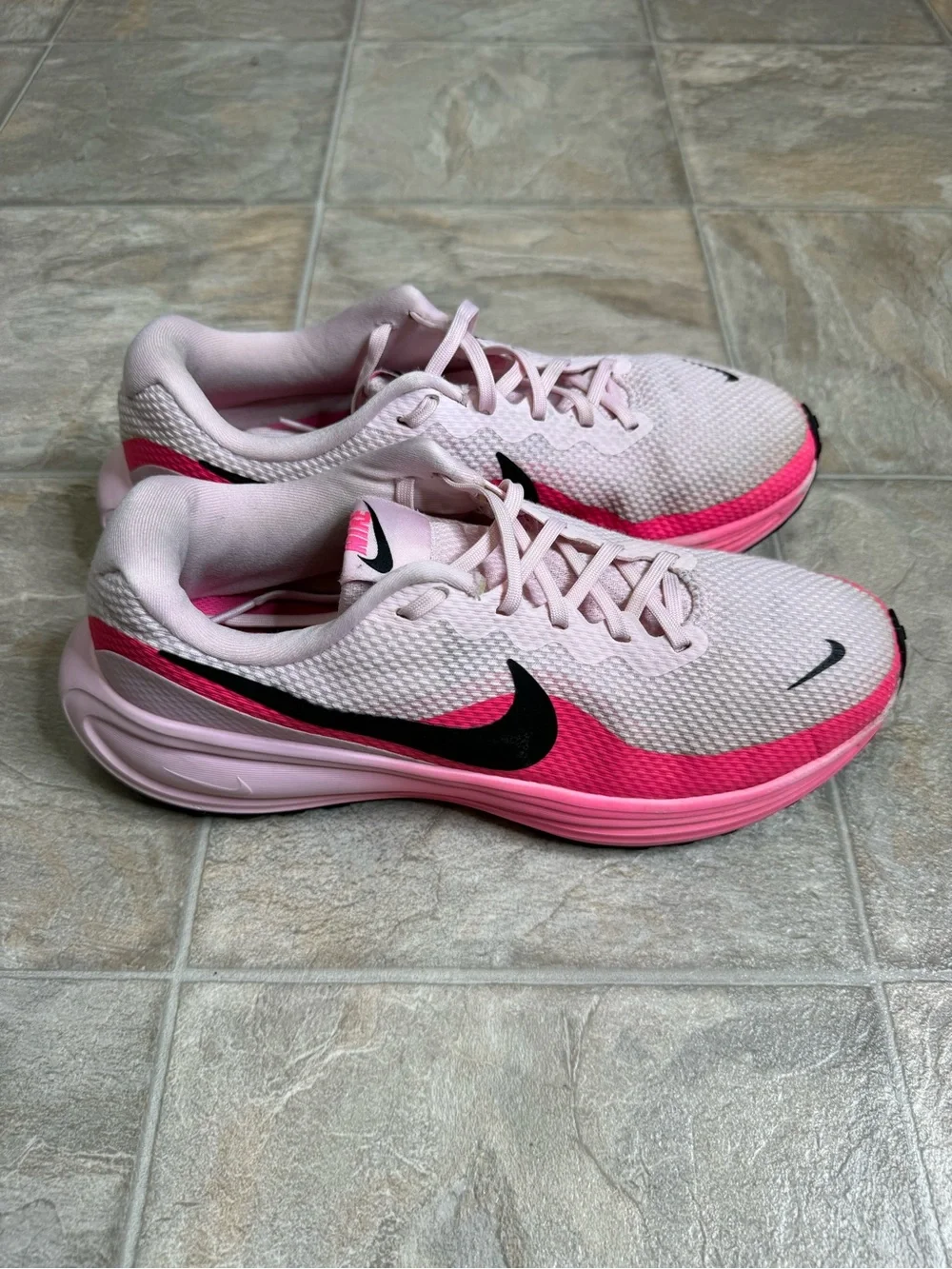 Nike Revolution 8 Women’s Shoe Size 10 Pink HJ8485-602 Preowned